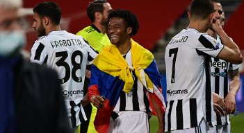 Juan Guillermo Cuadrado, campeón de la Coppa de Italia con Juventus. 