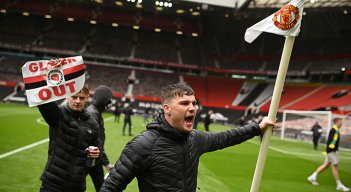 Hinchas del Manchester United invadieron Old Trafford. 