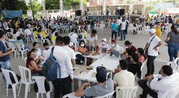 Aspecto del cabildo abierto cumplido el viernes en El Zulia, con presencia de 1.000 delegados de las organizaciones que apoyan el paro. / Foto Alfredo Estévez/ La Opinión
