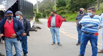 Camioneros levantan paro en Pamplona./Foto: Roberto Ospino - La Opinión