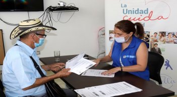 Los adultos mayores, personas discapacitadas o con enfermedades extremas hacen parte de la ruta priorizada que actualmente están indemnizando. /Foto: José Estévez /La Opinión.