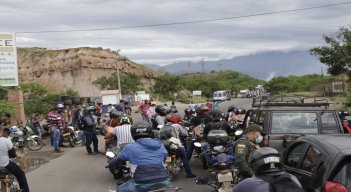 Este es el panorama en la vía que de Cúcuta conecta con el municipio de El Zulia./Foto: Alfredo Estévez - La Opinión