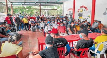 Aspecto de la reunión que se cumplió en Santa Rosa (El Zulia), donde se aprobó la implementación de corredor humanitario. 