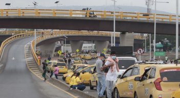 El alcalde Jairo Yáñez recordó que desde el Puesto de Mando Unificado se dieron unas directrices para que en el marco del derecho a la protesta también se permita el paso a un carril, por lo que recordó a los manifestantes no protagonizar bloqueos. / Foto: Juan Pablo Cohen