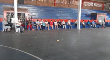 Jornada especial para vacunar con las segundas dosis de Pfizer y Sinovac, contra COVID-19, a los adultos mayores de 60 años. / Foto: Gerson Correa