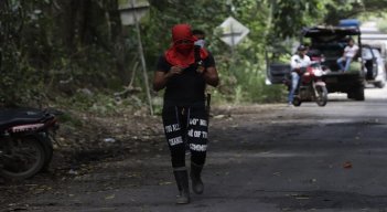 Los bloqueos se presentan en varios puntos de la vía Cúcuta - Catatumbo./Foto: Alfredo Estévez - La Opinión