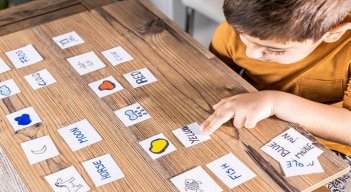 ECO Kids y ECO Teens contarán con 16 capítulos radiales cada uno. Podrán ser escuchados también a través de la emisora del Ejército Nacional. / Cortesía/ La Opinión 