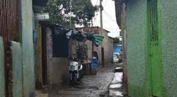 En La Parada decenas de niños trabajan y duermen en la calle. (Foto/Pablo Castillo).