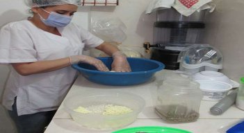 Ante la falta de oportunidades decidieron crear su propia empresa./Foto Roberto Ospino