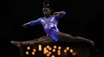 Simone Biles, gimnasta estadounidense, durante las competencias en Tokio 2020