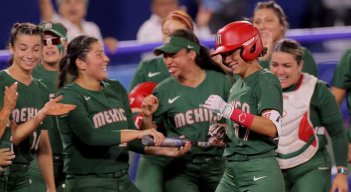 El equipo de sóftbol femenino de México podría ser sancionada por el Comité Olímpico de su país. 