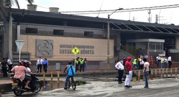 La terminal está abierta sin ninguna restricción, sin embargo, muchos ciudadanos deciden apostarle a la ilegalidad. Las autoridades reforzarán controles.  / Foto: Pablo Castillo Solón/ La Opinión 