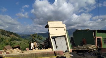 Se llevó a cabo un censo para determinar el número de viviendas afectadas y la reubicación inmediata, para evitar tragedias posteriores./Foto: Cortesía/ La Opinión 