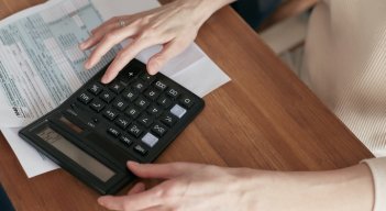 La evasión del impuesto de renta a empresas suma el 3,4 % del PIB, mientras que la evasión del IVA llega al 1,3 %, de acuerdo con estadísticas de la DIAN. / Foto: Pexels