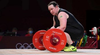 La halterófila neozelandesa Laurel Hubbard se convirtió este lunes en la primera deportista transgénero mujer en participar en unos Juegos Olímpicos