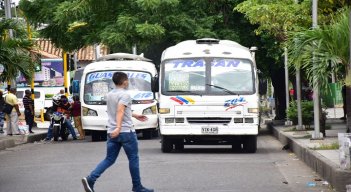 Los conductores señalan que el pasaje debe mantenerse en $2.200, porque todos los repuestos han subido y las empresas se encuentran en un momento crítico. /Archivo/ La Opinión 