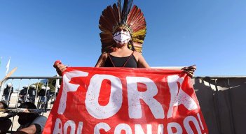 Los indígenas brasileños denuncian que la presencia de mineros y madereros ilegales en las reservas. / Foto AFP
