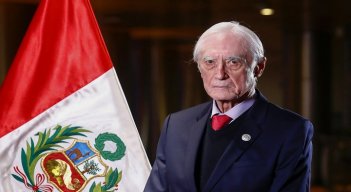 El 29 de julio de 2021 Héctor Béjar se juramentó como ministro de Relaciones Exteriores de Perú. / Foto AFP