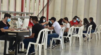 Estudiantes universitarios recibieron sim card con internet gratis 