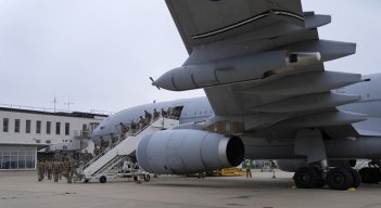 El Reino Unido está terminando su operación de transporte aéreo de civiles antes de la fecha límite del 31 de agosto para la retirada de las tropas estadounidenses, mientras las fuerzas talibanes se preparan para apoderarse del aeropuerto./ AFP