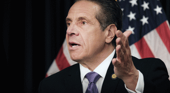 El gobernador de Nueva York, Andrew Cuomo, asediado por los medios anunció su renuncia después de que 11 mujeres lo acusaran de acoso sexual. 