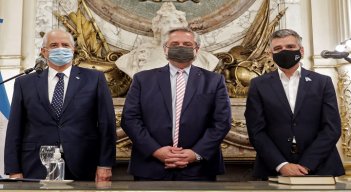 Ante la andanada de críticas de propios y adversarios que desató la publicación de la foto