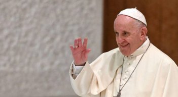 Papa Francisco asegura que vacunarse contra el covid-19 es un "acto de amor"