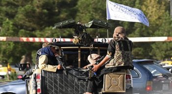 Ambos grupos son militantes islámicos sunitas de línea dura, también son rivales,/ AFP