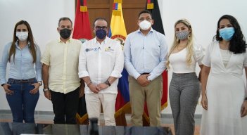 Firmantes del convenio para iniciar los estudios y diseños del Centro de Convenciones de Villa del Rosario. / Foto cortesía 