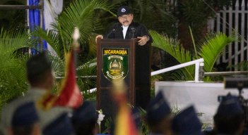 Daniel Ortega, en el poder desde 2007, se presenta a un cuarto mandato consecutivo con su esposa, la vicepresidenta Rosario Murillo, de nuevo como compañera de fórmula.. / Foto: AFP