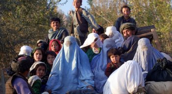 El secretario general de la ONU, Antonio Guterres, estimó "particularmente espantoso y desgarrador ver informes sobre cómo los derechos ganados con tanto esfuerzo por las niñas y las mujeres están siendo arrebatados" en las zonas bajo el control de los talibanes. / Foto: AFP