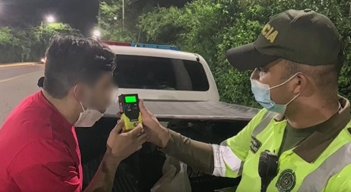 Entre el viernes, sábado y domingo hallaron a 23 conductores en estado de embriaguez, quienes recibieron comparendos y les inmovilizaron sus vehículos. / Foto: Policía