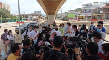 En rueda de prensa, el alcalde Jairo Yáñez informó que se declaró la urgencia manifiesta para que se destinen los recursos necesarios, con el fin de hacer una contratación directa con una empresa que terminen los trabajos. / Foto<: Juan Pablo Cohen