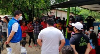 La alcaldía entregó ayudas a los desplazados de Pacolandia./Foto cortesía