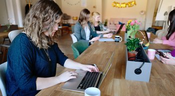 En julio, mujeres consiguieron más trabajo que los hombres. El comercio fue uno de los sectores que más jalonó empleos para las mujeres