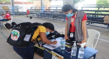 Los incentivos entregados fueron: recarga de plan de datos móviles, sillas y mesas y kit escolar: (Bolso, cuadernos, colores, lapiceros, reglas, entre otros. / Cortesía/ La Opinión 