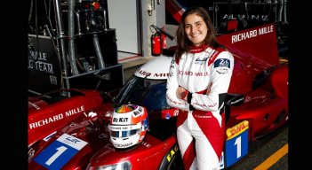 Tatiana Calderón ha dejado la bandera colombiana en alto en diferentes carreras de automovilismo mundial.