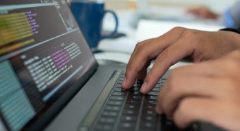El 13 de septiembre es el Día del Programador, la labor que ejercen estos profesionales que le apuestan a la cuarta revolución industrial. / Foto: Freepik  