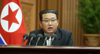 El líder norcoreano Kim Jong Un en el segundo día de la quinta sesión de la 14 Asamblea Popular Suprema de la Democracia Popular, la semana pasada. / Foto: AFP