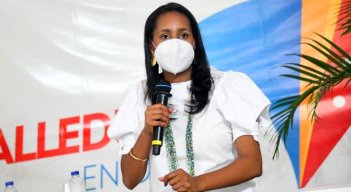 Ministra de Cultura Oyola