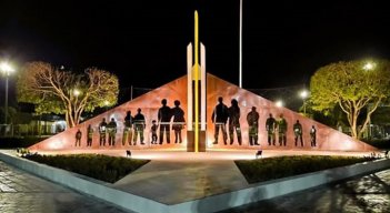 Monumento “En búsqueda de la trascendencia”