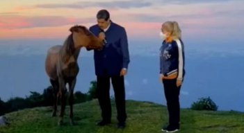 Maduro habló con un caballo sobre el legado de Chávez