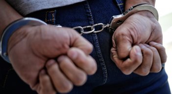 Albanés en Italia prefiere la prisión al arresto en su casa