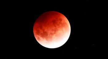 Eclipse lunar.