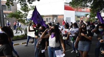 Las mujeres se quieren libres y sin violencia. / Foto: Pablo Castillo / La Opinión 