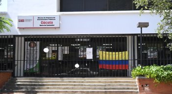 Los sindicatos adelantan una mesa de negociación con la Superintendencia de Notariado y Registro. /Foto: Jorge Gutiérrez / La Opinión