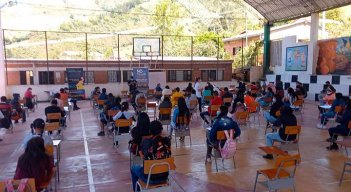 Hacienda inició en Pamplona la campaña para que los jóvenes conozcan el contrabando./Foto cortesía