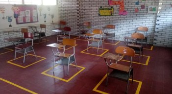 La rectora del colegio de Ragonvalia enfatizó que nadie está obligado a dar el aporte para restaurar los pupitres dañado. / Foto: Cortesía