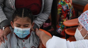A los niños de 3 a 11 años se les está aplicando la vacuna Sinovac. / Foto Colprensa
