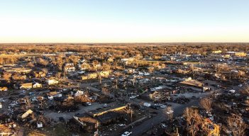 Kentucky empieza a evaluar daños causados por los tornados. /AFP